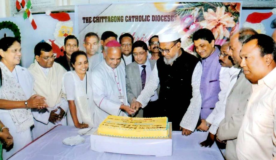 Chittagong City Awami League President and former CCC mayor ABM Mohiuddin Chowdhury and Deputy Commissioner of Chittagong Mesbauddin along with Christian community leaders cutting cake to mark the X-mass yesterday.