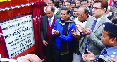 PANCHAGARH: Minister for Road Transport and Bridges Obaidul Quader offering munajat after inaugurating Singpara Excel Load Control Centre as Chief Guest in Panchagarh Sadar Upazila on Friday.