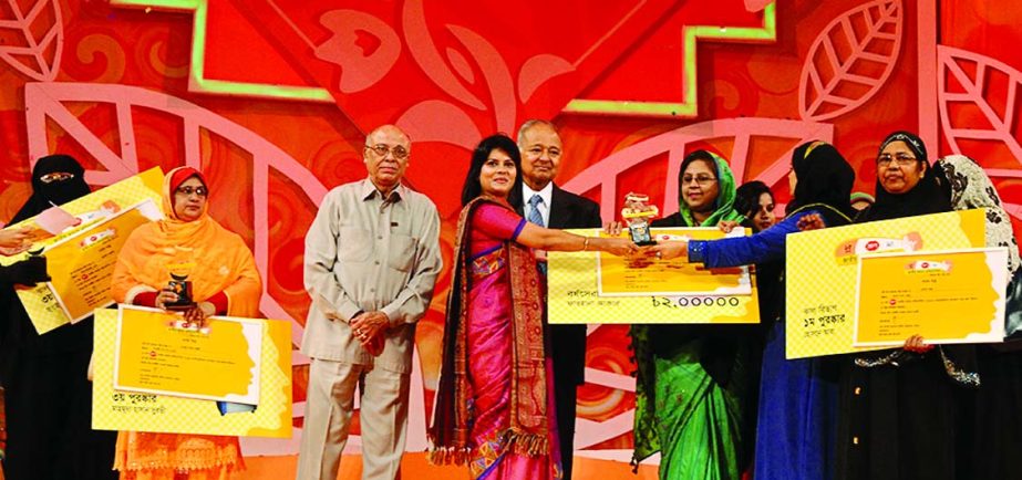 Meher Afroze Chumki, State Minister of Women and Children Affairs handing over '15th PRAN National Pickle Competition-2014' awards among the winners at Bangabandhu International Conference Centre in the city on Saturday. Maj Gen Amjad Khan Chowdhury (Re