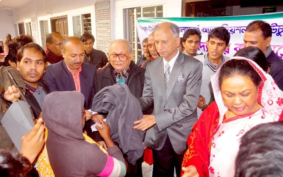 Dhaka University Vice-Chancellor Professor AAMS Arefin Siddique and President of DU Alumni Association (DUAA) Raquib Uddin Ahmed distributed blankets among the destitute people on the DU campus jointly organised by DUAA and Mutual Trust Bank with the Coop