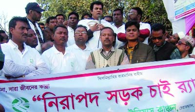 SATKHIRA: Actor Elias Kanchan, Chairman, Nirapod Sarak Chai (NISCH) speaking at a meeting at Kolaroa Upazila on Saturday.