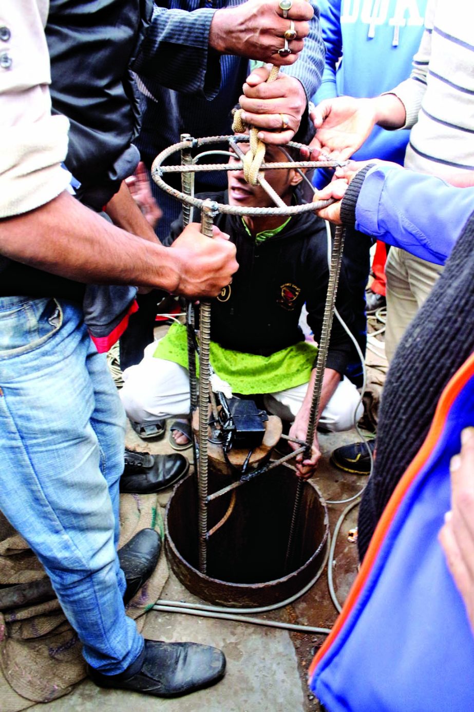 4-year-old Zihad's body was recovered using this iron cage invented by 'some local talents when government rescuers abandoned the rescue operation on Saturday.