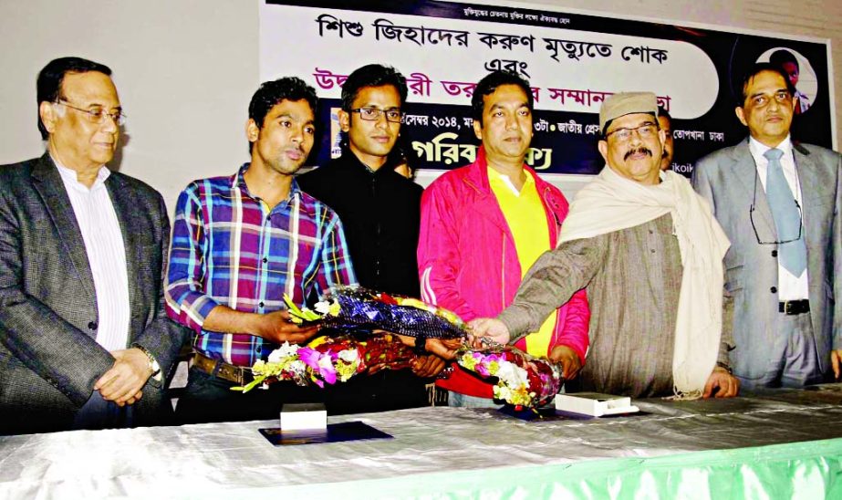 Youths who finally recovered the 4-year-old Zihad from the Rly's abandoned pipe were honoured by the Nagorik Oikya at the Jatiya Press Club on Tuesday.