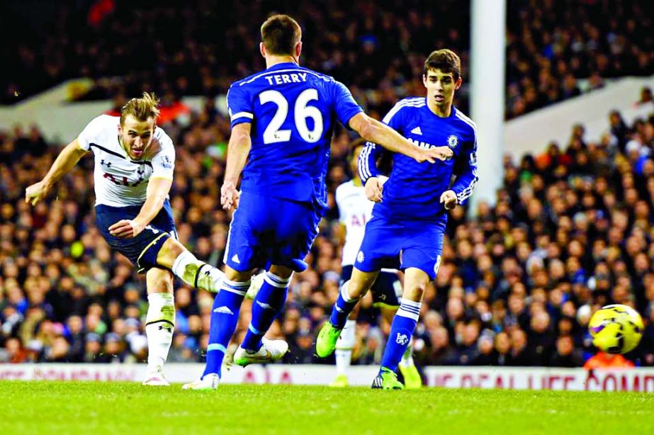 Harry Kane of Spurs scores his team's first goal during the Barclays Premier League match between Tottenham Hotspur and Chelsea at White Hart Lane in London, England on Thursday.