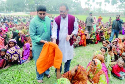 SHERPUR(Bogra): Shaheed Golam Rabbani Foundation distributing blankets among the cold -hit people at Dhnokundi Shanaj - Siraj High School premises yesterday.