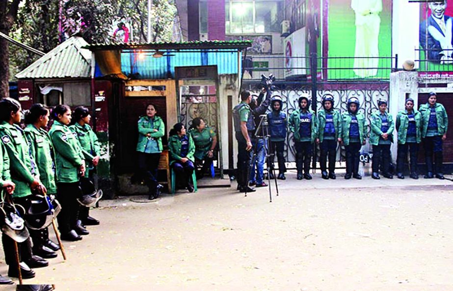 Security forces still besieged the Begum Khaleda Zia's Gulshan office and kept her confinement for the 3rd day on Tuesday.