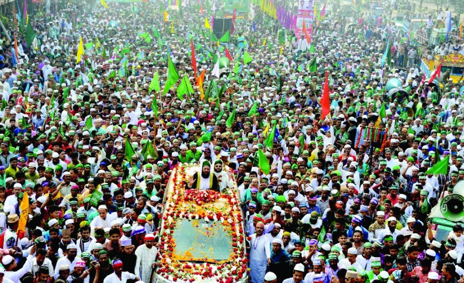 NARAYANGANJ: Pir Bahadur Shah led a rally on the occasion of the Eid-e Miladunnabi in Narayanganj on Sunday.