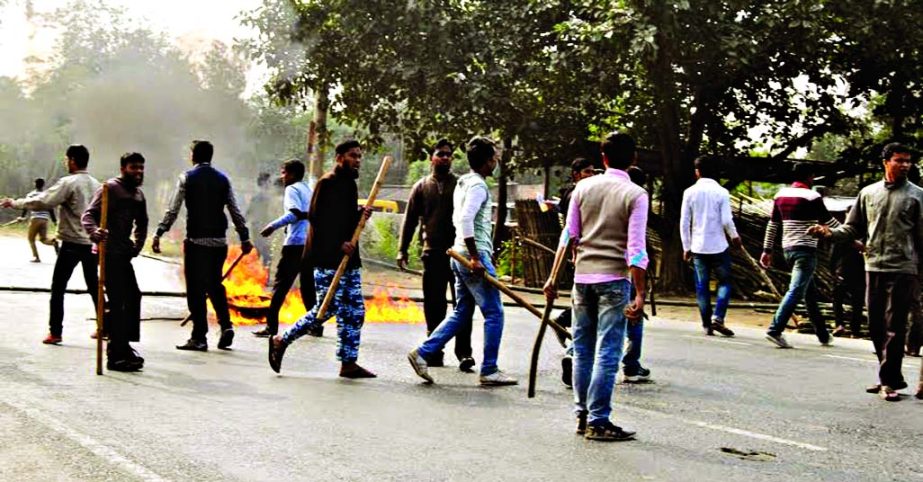 BNP-Jamaat pro-blockade activists armed with bamboo sticks blocked the Bogra highway on Wednesday.