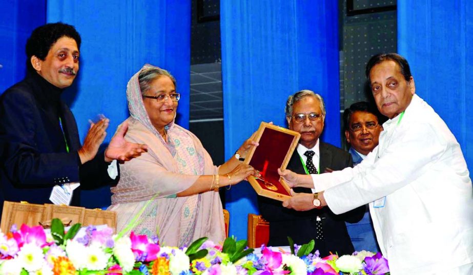Prime Minister Sheik Hasian, presenting Golden Crest to Indian Economist and Student of Dhaka University Professor Ashoke Mitra on the inaugural ceremony of 19th biennial conference of Bangladesh Economic Association (BEA) at Engineers Institutions Audito