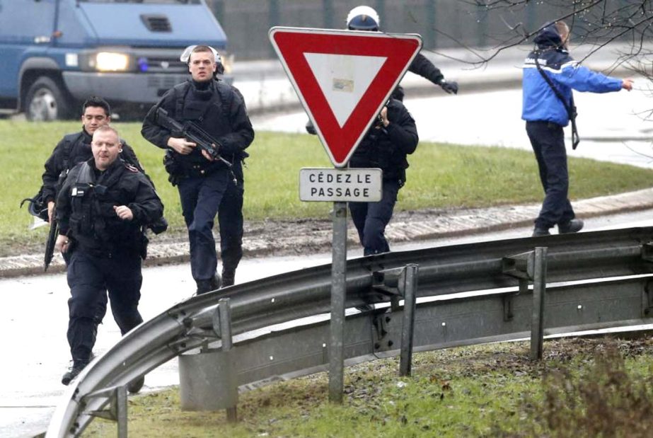 Members of the French intervention gendarme forces arrive at the scene of a hostage taking at an industrial zone in Dammartin-en-Goele, northeast of Paris on Friday.