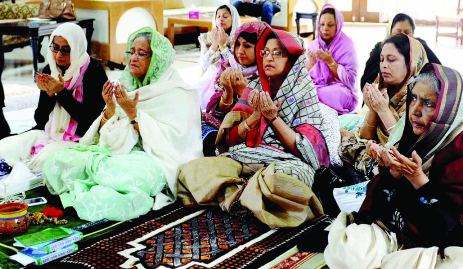 Prime Minister Sheikh Hasina and her family members took part in the Akheri Munajat of 1st phase of Bishwa Ijtema from Gonobhaban on Sunday.