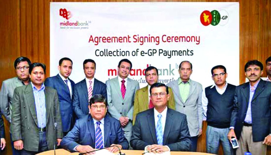Md Ahsan-uz Zaman, Managing Director of Midland Bank Limited and Md Faruque Hossain, Director General of Central Procurement Technical Unit IMED of Planning Ministry sign a Memorandum of Understanding for Fees Collection at CPTU Bhaban on Wednesday.