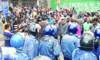 BOGRA: Police in Bogra barricading a procession broughtout by BNP in support of Sunday's hartal.