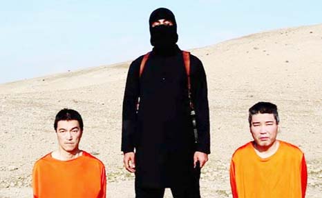 A video released by the Islamic State purports to show the group threatening to kill two Japanese hostages.