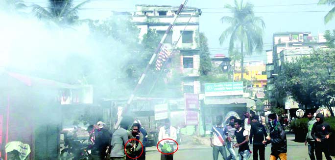 Blockaders exploded several cocktails on goods-laden trucks moving under BGB escort at Darikharbona area in Rajshahi on Thursday. Banglar Chokh