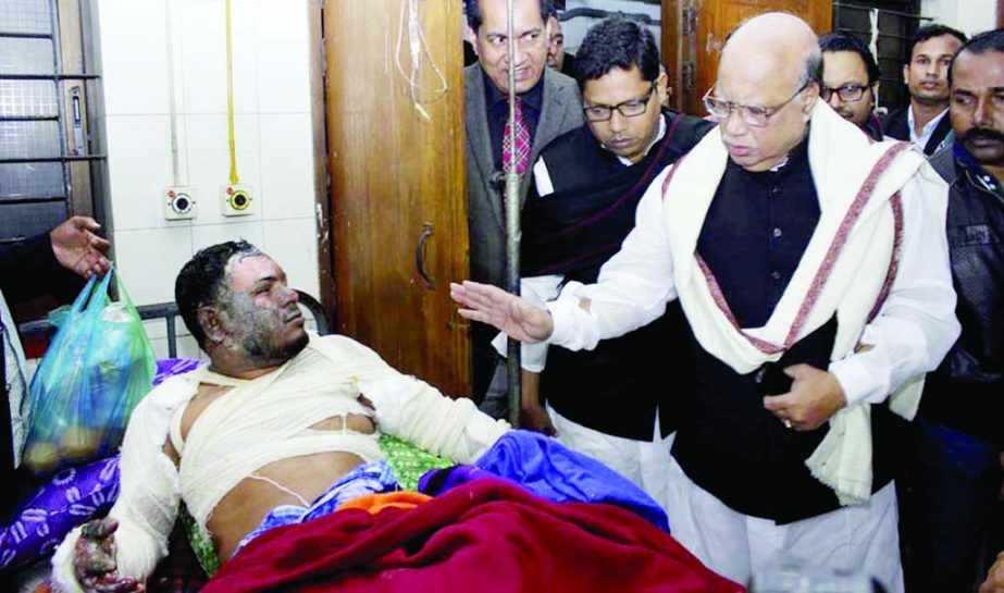 Health Minister Mohammad Nasim visited arson attack victims during blockade at the Burn Unit of Dhaka Medical College and Hospital on Saturday.