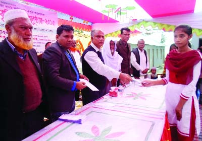 BETAGI(Barguna): A scholarship giving ceremony was held at Mokamia High School premises in Betagi organised by Begum Kamrunesa and Feroza Khatum Foundation on Thursday. Md Shahjahan Kobir, Upazila Chairman was present as Chief Guest and Md Ashraf Ali, He