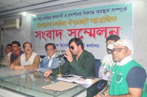 President of Bangladesh Film Actorsâ€™ Association Shakib Khan speaking at a press conference at Dhaka Reportersâ€™ Unity yesterday.
