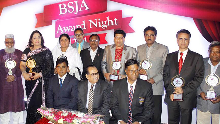 The winners of the Bangladesh Sports Journalists Association (BSJA) Award with the chief guest State Minister for Youth and Sports Biren Sikder and the officials of BSJA at Ivy Rahman National Swimming Pool on Monday.