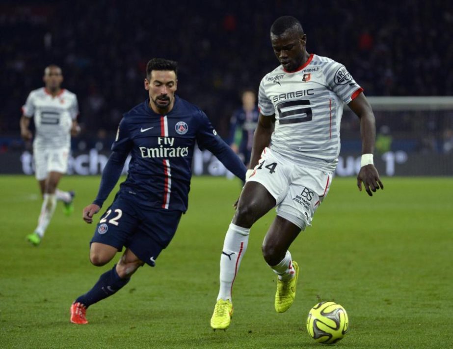 Paris Saint-Germain's Argentinian midfielder Ezequiel Lavezzi (L) vies with Renne's Senegalese defender Fallou Diagne during their French L1 football match in Paris on Friday.