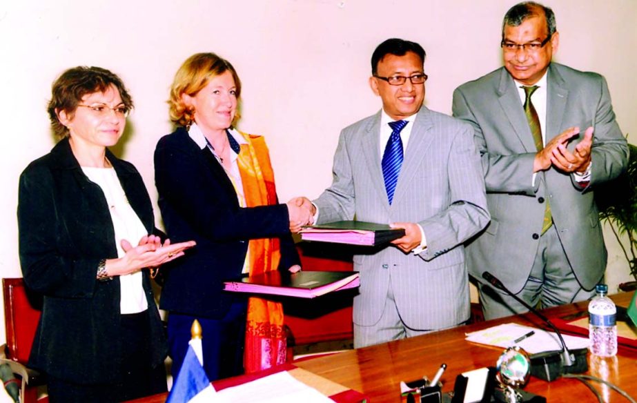 Aude Flogny, Regional Director for South Asia of Agence Francaise de Development (AFD) and Abul Mansur Md Faiz Ullah, ndc, Additional Secretary of the Economic Relations Division (ERD) exchanging documents of a credit facility agreement to implement "Dha