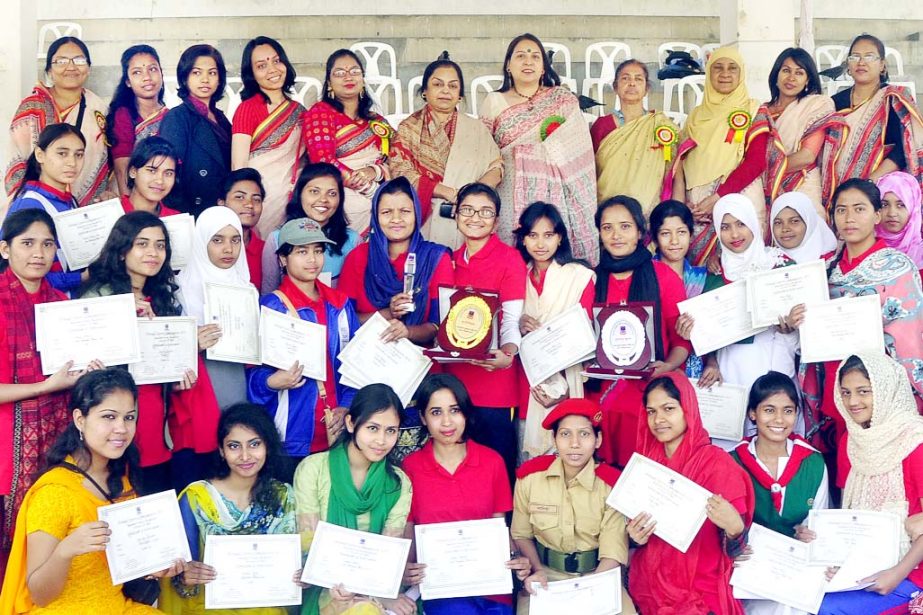 Winners are seen with the guests at the annual sports competition of Bangladesh Kuwait Moitri Hall of Dhaka University on Monday.