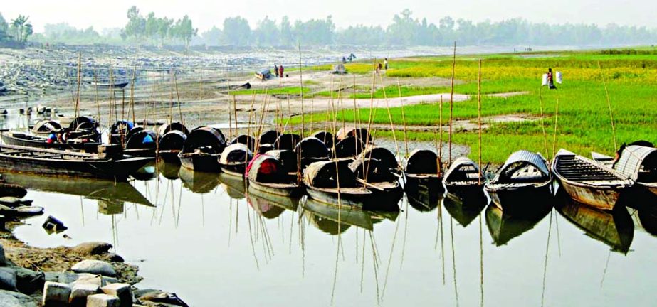 BOGRA: Fishing boats at Shaharbari Ghat area of Jamuna River at Dhunot Upazila of the district remain idle as mighty Jamuna river has turned dead in the dry season. This picture was taken on Monday.