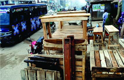 Shop owners still occupying the newly constructed footpath, westside of it near Journalists Housing Society. This photo was taken on Wednesday.