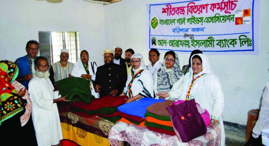 BARISAL:Bangladesh Girl Guides Association, Barisal Regional unit distributed blankets among the distressed people of Shayestabad, Charbaria area of Sadar upazila on Thursday.