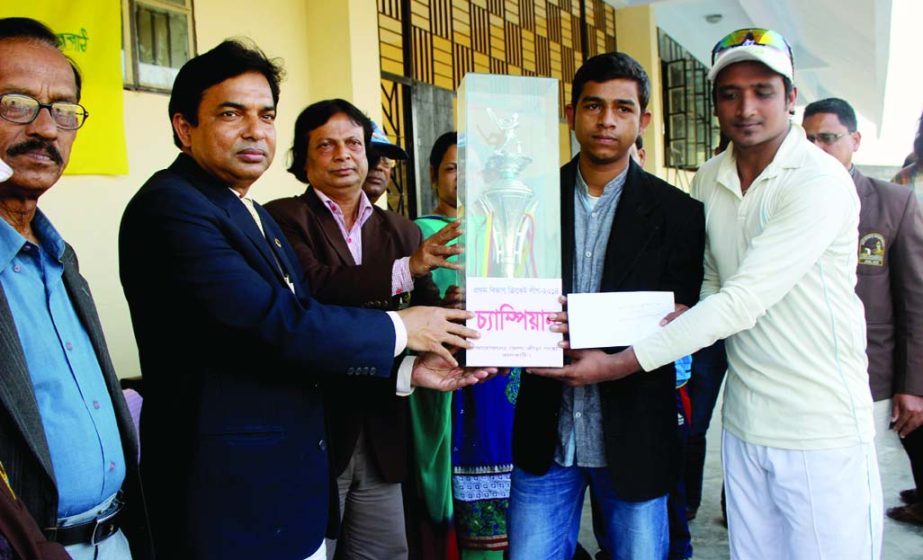 JHALAKHATI: Md Shakwat Hossain , DC, Jhalakathi distributing cricket champion trophy among the winners at a function recently.