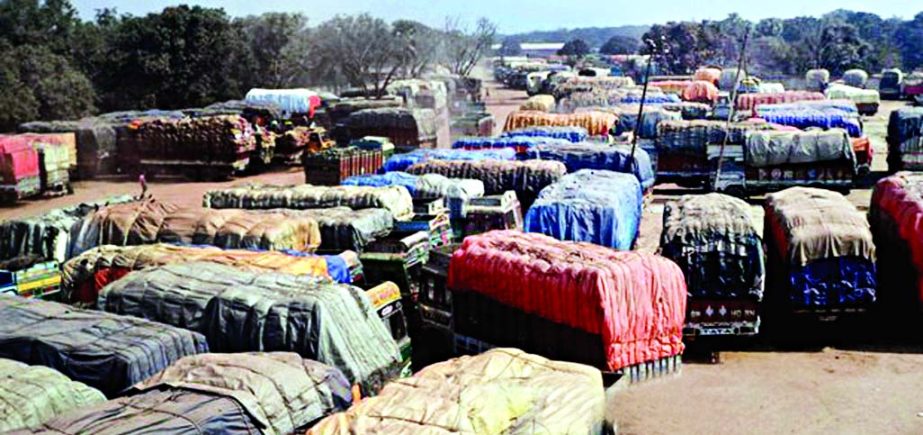 Sona Masjid Land Port at C'nawabganj experiencing a massive congestion of goods-laden Indian trucks now being stranded earlier failed to unload as no BD trucks are available due to ongoing blockade and hartal across the country causing unabated suffering