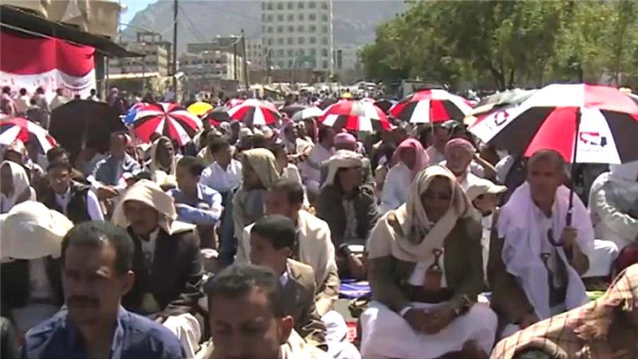 Protesters gathered for a sit-in in the city of Taiz, a day after the Houthis dissolved parliament.