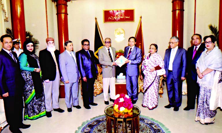 A delegation of Bangladesh Supreme Court judges led by Chief Justice Surendra Kumar Sinha submitted the Annual Report 2013 of the Supreme Court to President Abdul Hamid on Tuesday.