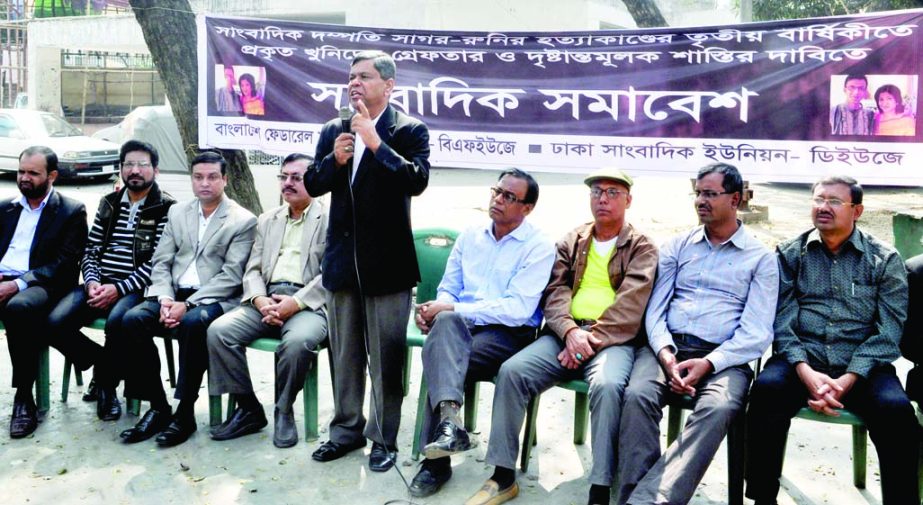 BFUJ President Shawkat Mahmud speaking at a rally of journalists at the National Press Club on Wednesday demanding exemplary punishment to the killer(s) of journalist couple Sagor-Runi.