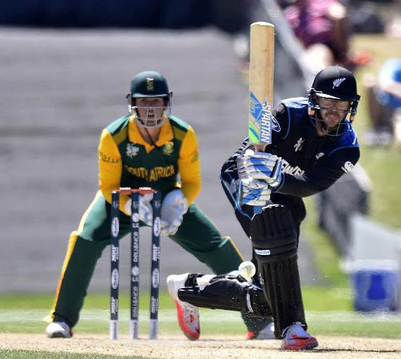 New Zealand's Daniel Vettori (right) plays a shot as South Africa's Quinton de Kock looks on during their World Cup warm-up match in Christchurch on Wednesday.