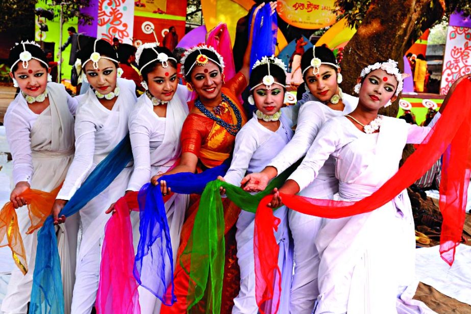 'Basanta Utsav Udjapon Parishad' organised a dance programme welcoming the Pahela Falgun on the premises of Institute of Fine Arts yesterday.