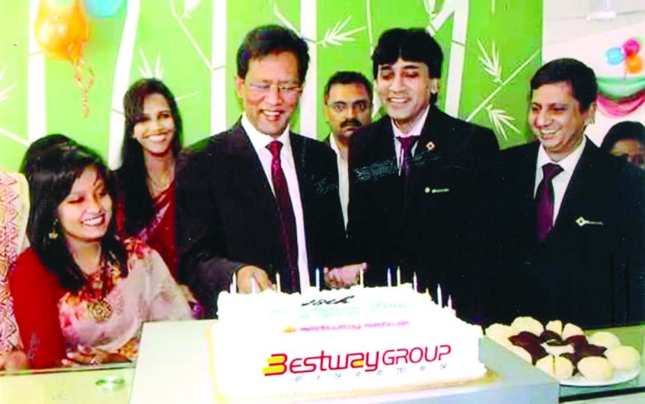 Md Mizanur Rahman, Chairman of Bestway Group, celebrating the company's 18th anniversary by cutting cake at its Banani office in the city on Friday.