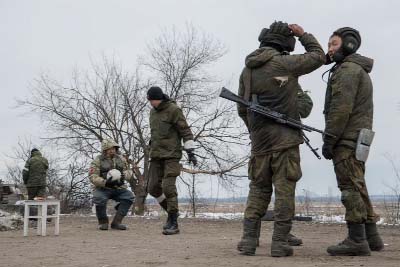 Pro-Russian separatists guard a checkpoint near the eastern Ukrainian city of Uglegorsk on Thursday.