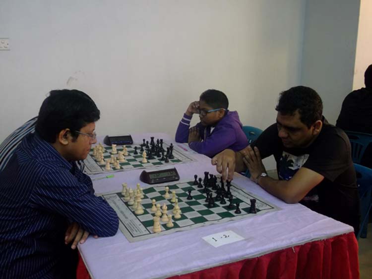 GM Ziaur Rahman (right) of Dhaka Mohammedan Sporting Club Limited moves his pawn against FM Debraj Chatterjee (left) of Titas Club Chess team at the Auditorium Lounge of National Sports Council Tower on Friday.