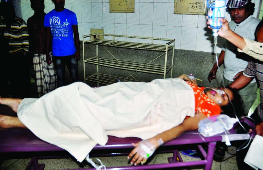 College girl sustain burn injuries in cocktail attack at Lakkhibazar under treatment at Dhaka Medical College Hospital on Sunday.