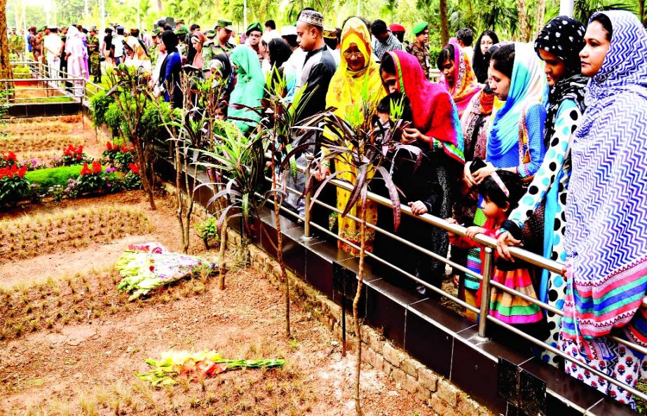 Relatives of BDR carnage victims placing wreaths at the graves at Banani on Wednesday.