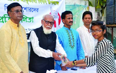 BOGRA: Dr Mokbul Hossain, Administrator, Zilla Parishad distributing prizes among the winners of art competition at Shaheed Khokon Park on Friday.