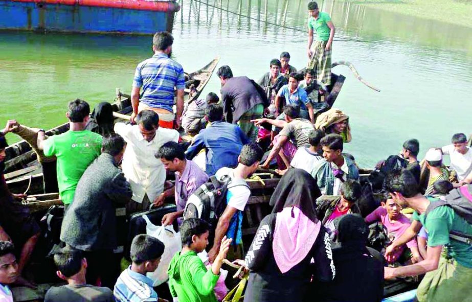Members of BGB picked up about 60 Myanmar citizens who were trying to cross the Bangladesh border through Naaf River on Sunday morning.