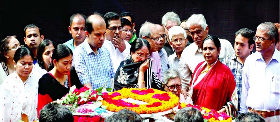People of all walks of life paying last tributes with placing wreaths on the coffin of Avijit Roy at Central Shaheed Minar on Sunday.