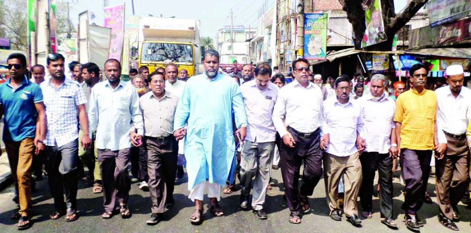 SHERPUR (Bogra): Locals in Sherpur Upazila brought out a procession protesting attack on Sherpur Muktijuddah office on Monday.