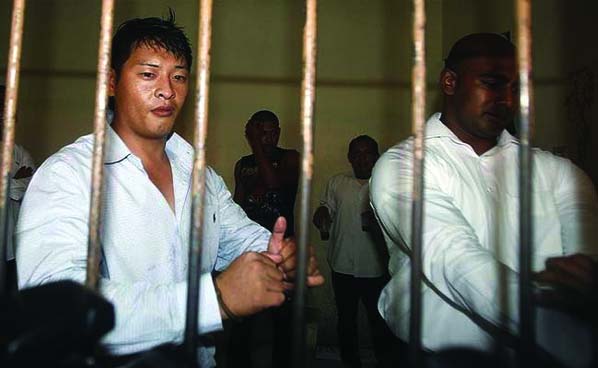 Two Australian drug smugglers Andrew Chan (L) and Myuran Sukumaran.