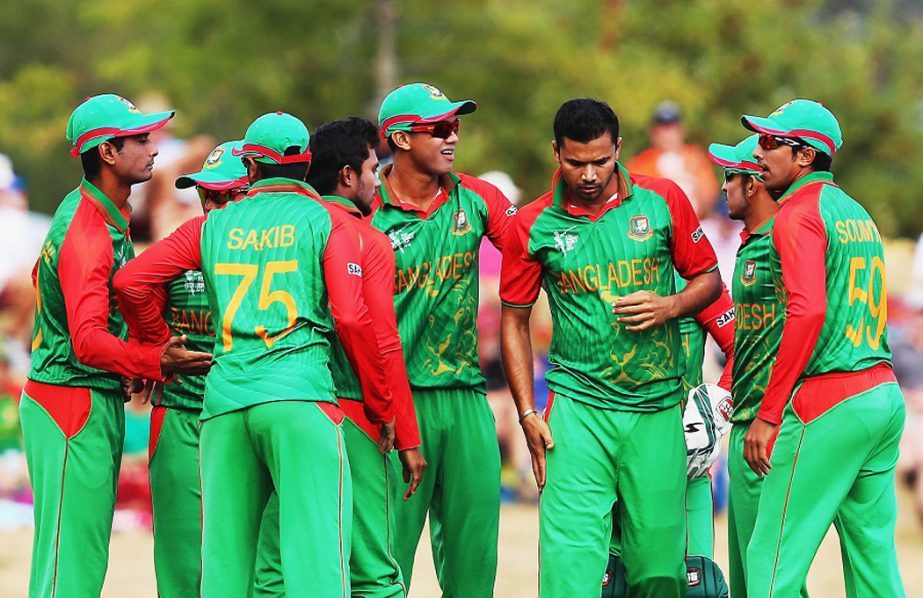 Mashrafe Mortaza is congratulated on the wicket of Calum MacLeod during the 2015 ICC Cricket World Cup match between Bangladesh and Scotland at Saxton Field in Nelson, New Zealand on Thursday.