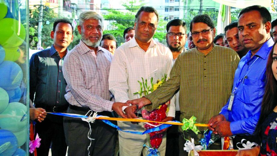 Abu Sayeed M Ahmed, President of Institute of Architects Bangladesh (IAB) inaugurating the display centers of Unitech Products (BD) Limited, a unique name in the arena of Air Conditioner, at Gulshan and Uttara in the city on Friday. Kazi Golam Nasir, Chie