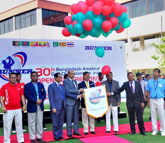 Master General of Ordnance (MGO) of Bangladesh Army Major General Md Abdus Salam Khan inaugurating the 30th Bangladesh Amateur Golf Championship by releasing the balloons at the Kurmitola Golf Club in Dhaka Cantonment on Tuesday.