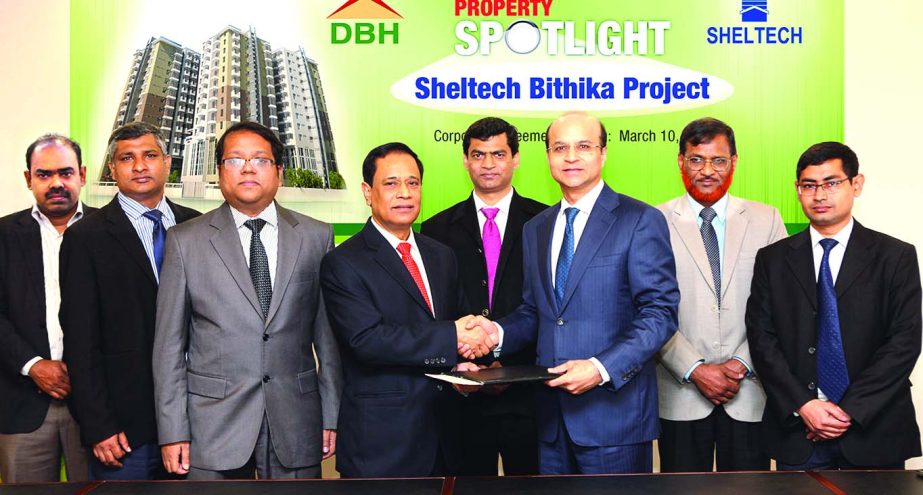Dr Toufiq M Seraj, Managing Director of Sheltech (Pvt.) Ltd and QM Shariful Ala, Managing Director and CEO of Delta Brac Housing Finance Corporation sign a Memorandum of Understanding to provide home loans on easy lending terms and conditions to the buyer